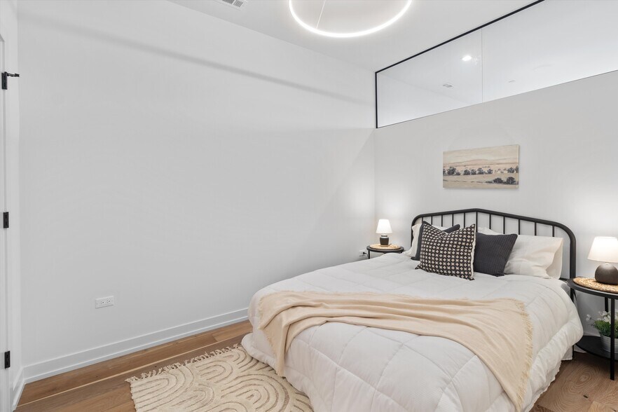 More Photos Of 4513 N Clark St, Chicago Apartments For Sale