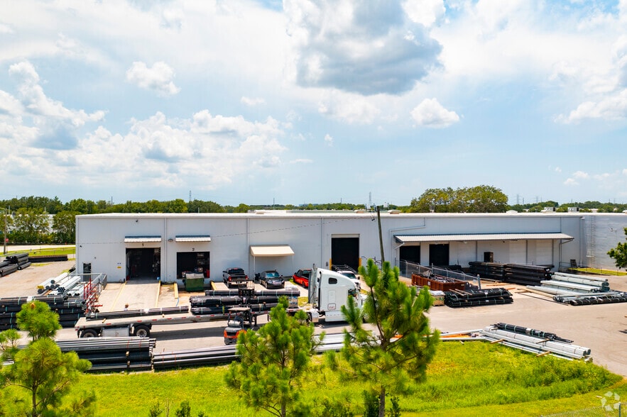 More Photos Of 9700-9704 Solar Dr, Tampa Warehouse For Lease