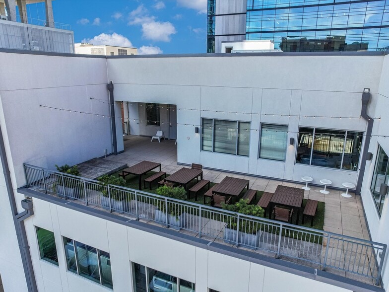 More Photos Of 1705 Guadalupe St, Austin Office For Sale