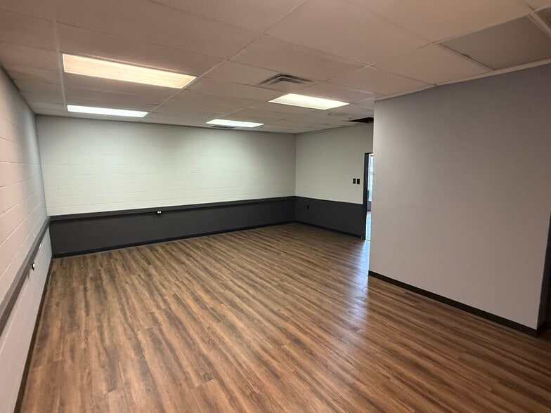 More Photos Of 601 N Verity Pky, Middletown General Retail For Sale