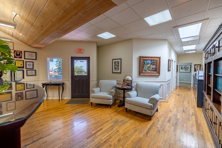 More Photos Of 410 Broadway St, Laguna Beach Office For Sale