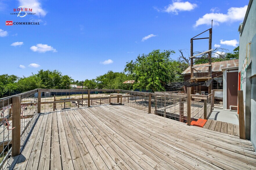 More Photos Of 23699-23737 W US Highway 290, Harper Storefront For Sale