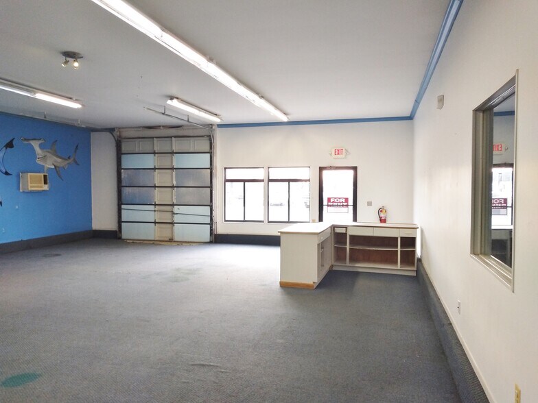 More Photos Of 3321 Main St, Manchester Self Storage For Lease