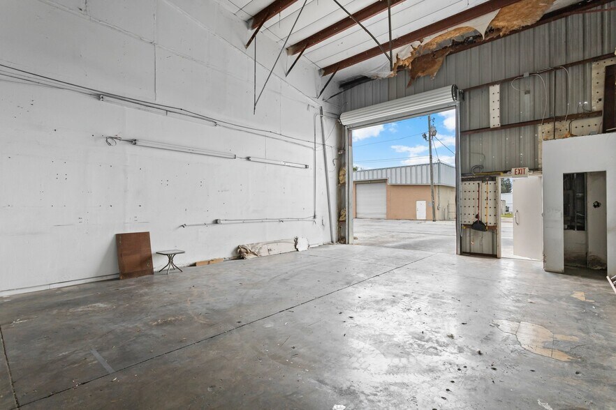 More Photos Of 9161 131st Pl N, Largo Warehouse For Lease