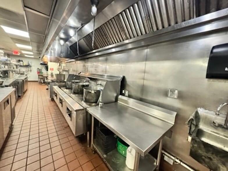 More Photos Of 8239 Georgia St, Merrillville Restaurant For Lease