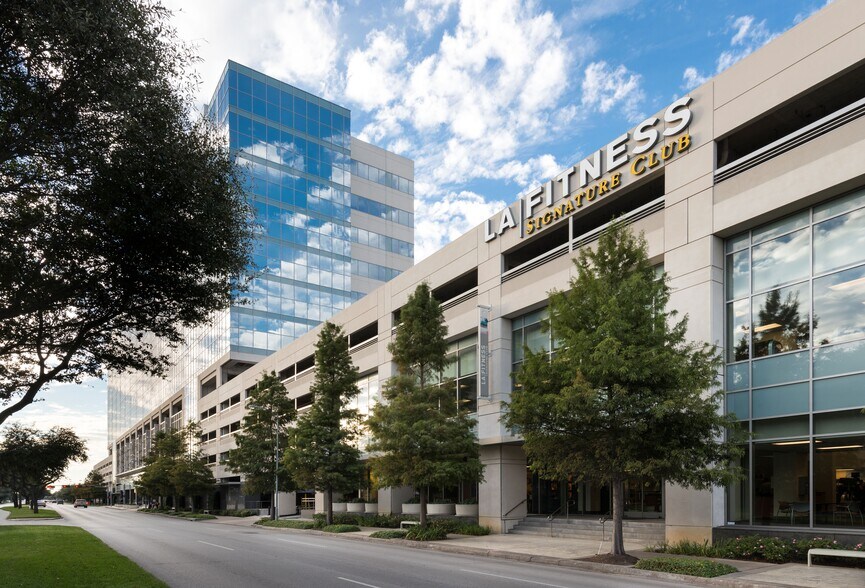 More Photos Of 2130 W Holcombe Blvd, Houston Medical For Lease