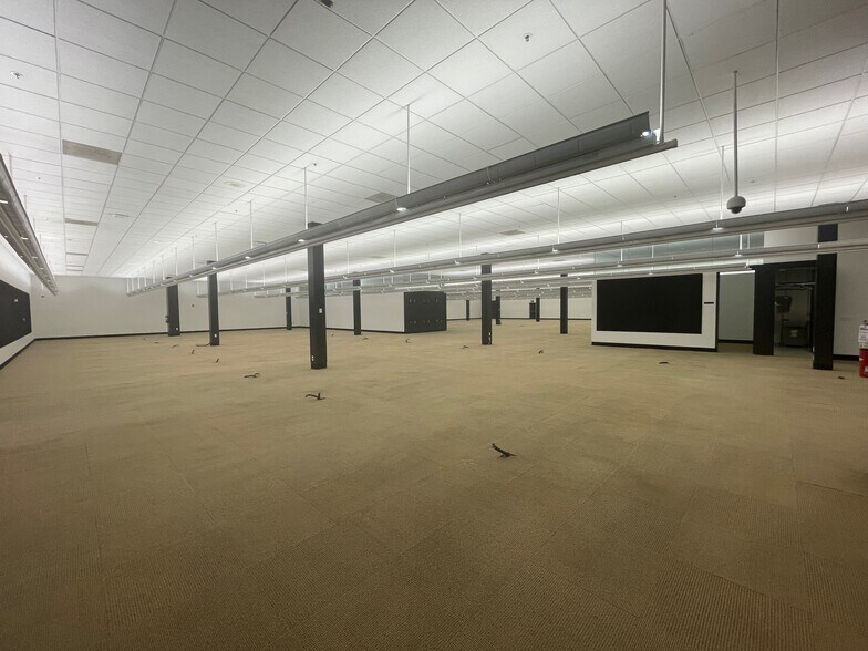 More Photos Of 5959 Bigger Rd, Kettering Light Distribution For Sale