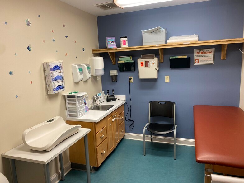 More Photos Of 1395 West Bay Dr, Largo Medical For Sale