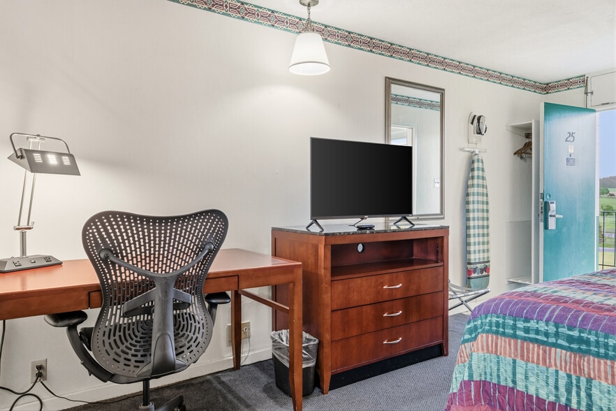 More Photos Of 6920 Motor Inn Dr, Huntingdon Hotel For Sale