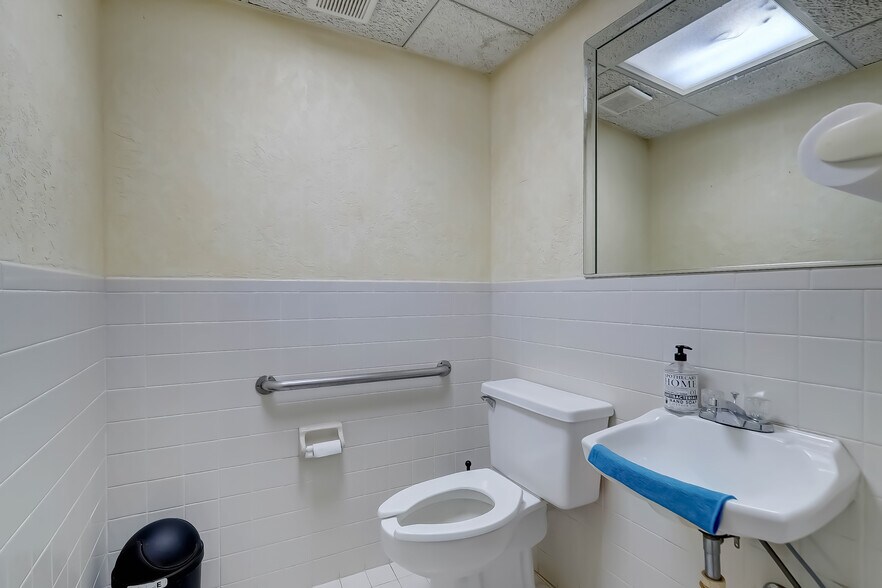 More Photos Of 3425 Galt Ocean Dr, Fort Lauderdale Storefront Retail Office For Lease