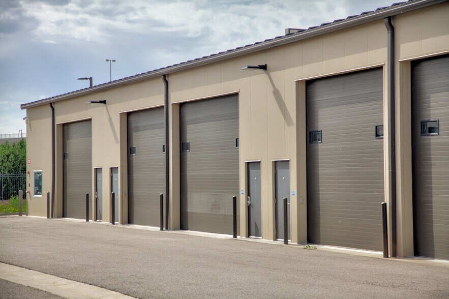 More Photos Of 2364 Industrial Ln, Broomfield Warehouse For Sale