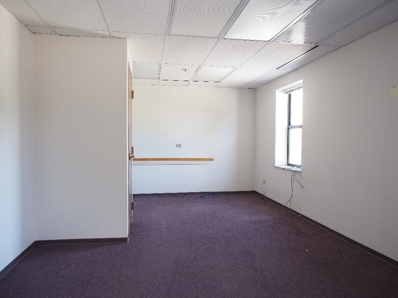 More Photos Of 329-331 S York Rd, Bensenville Daycare Center For Lease