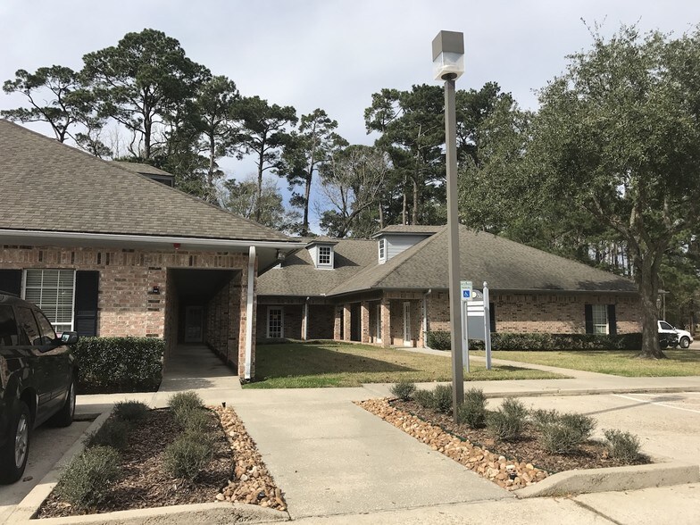 More Photos Of 3560 Delaware St, Beaumont Medical For Sale