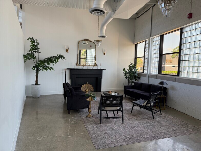 More Photos Of 600 E Ohio St, Indianapolis Storefront Retail Office For Lease