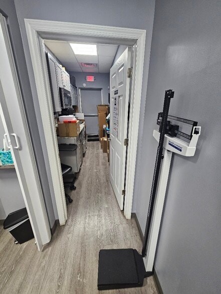 More Photos Of 158 Jericho Tpke, Mineola Storefront Retail Residential For Lease