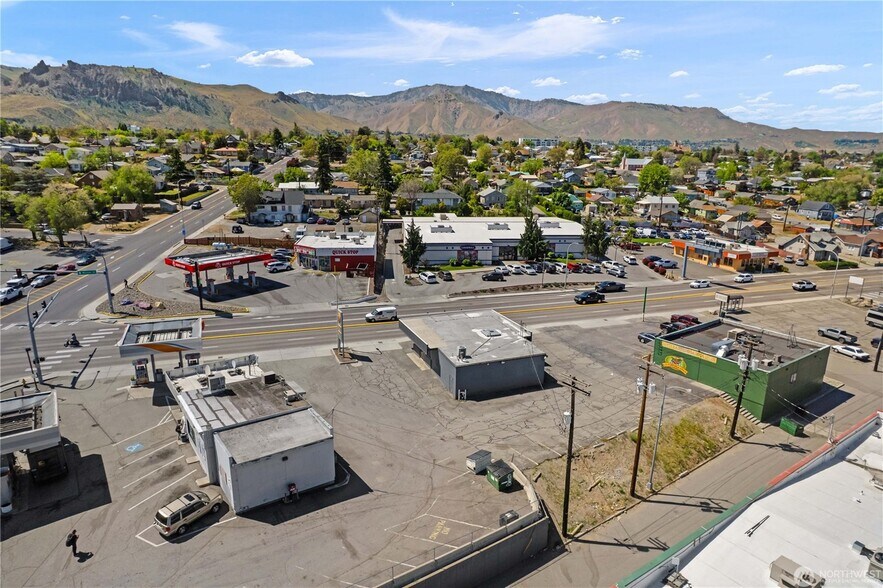 More Photos Of 849 S Mission St, Wenatchee General Retail For Sale