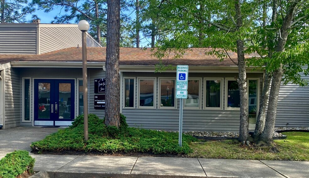 More Photos Of 1762 Metromedical Dr, Fayetteville Medical For Sale