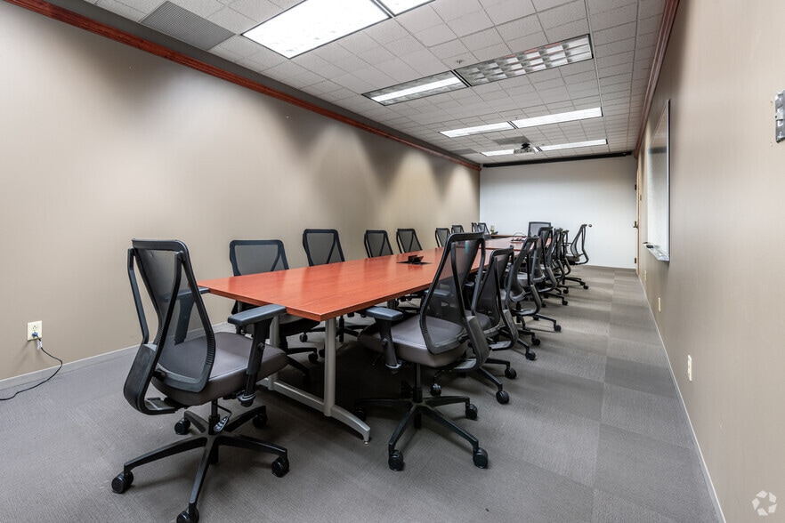 More Photos Of 7711 E Pleasant Valley Rd, Independence Showroom For Sale