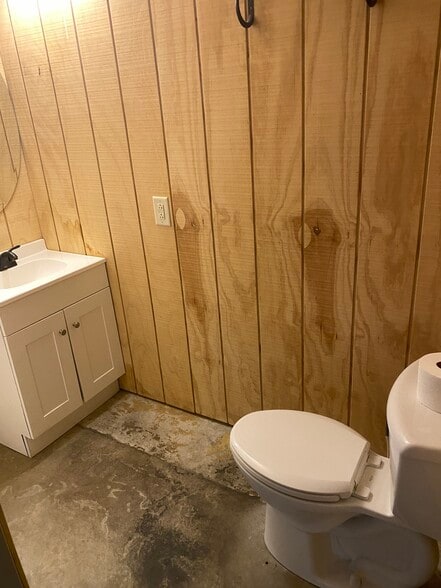 More Photos Of 405 Madison St, Rochester Light Distribution For Sale
