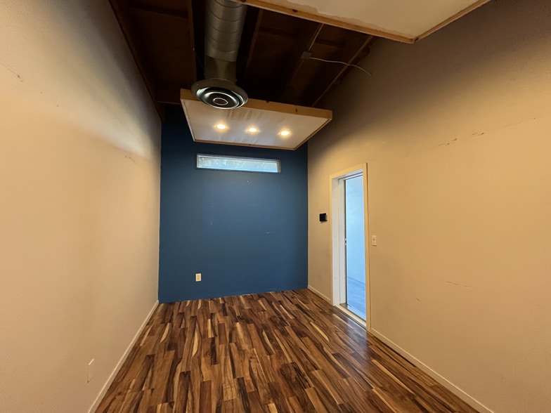 More Photos Of 1330 W 12th St, Los Angeles Flex For Lease