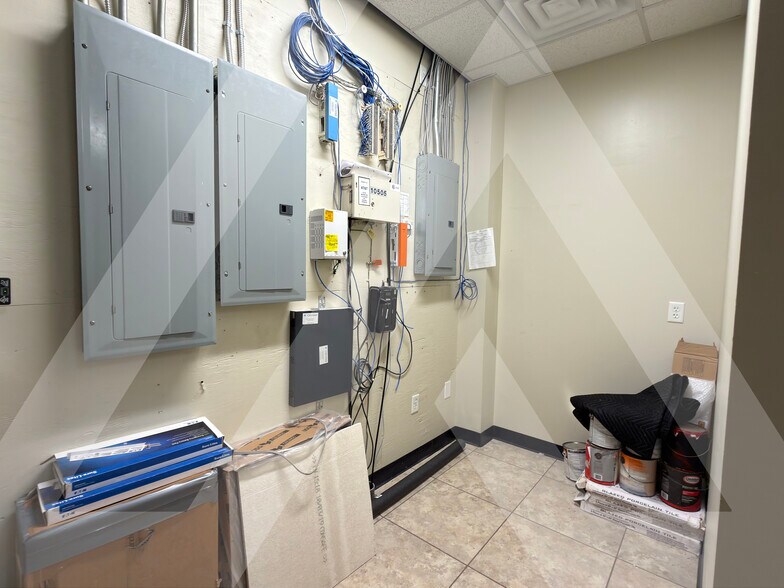 More Photos Of 10455-10505 Fountaingate Dr, Stafford Office For Lease
