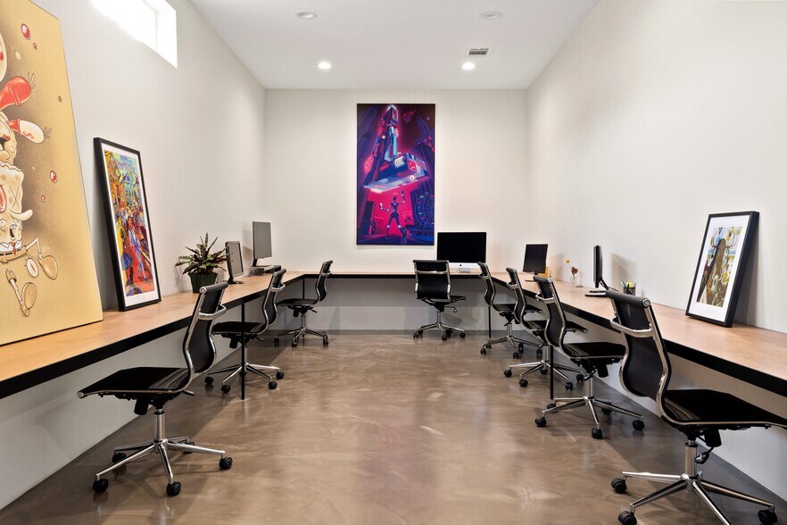 More Photos Of 7207 Melrose Ave, Los Angeles Storefront Retail Office For Lease