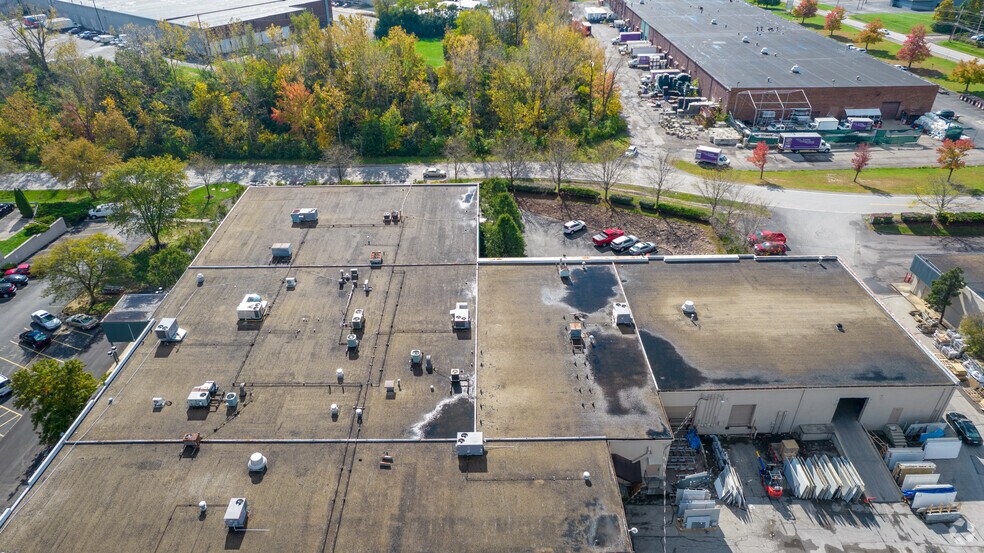 More Photos Of 800-820 Freeway Dr N, Columbus Office For Lease