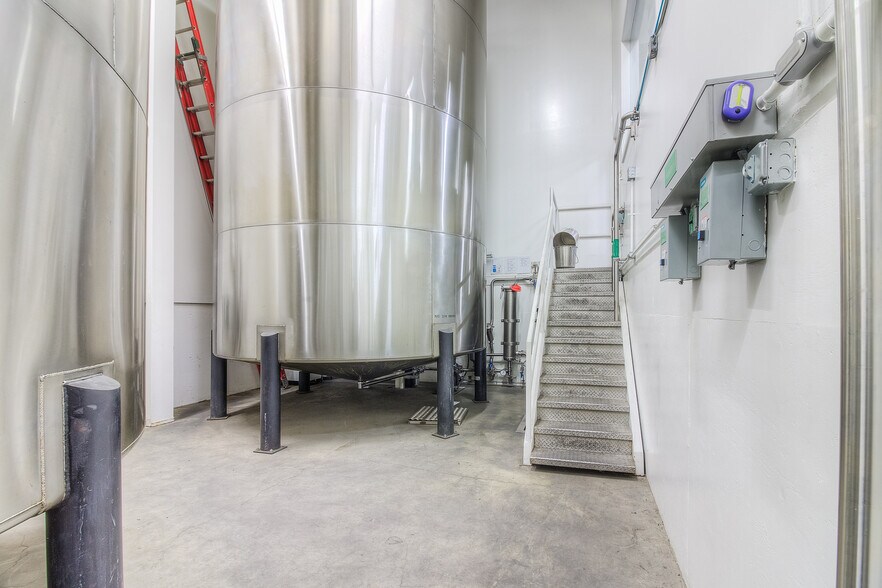 More Photos Of 11793 Fort Rd, White Swan Manufacturing For Sale