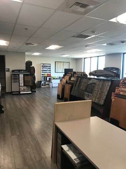 More Photos Of 10604 Industrial Ave, Roseville Flex For Lease