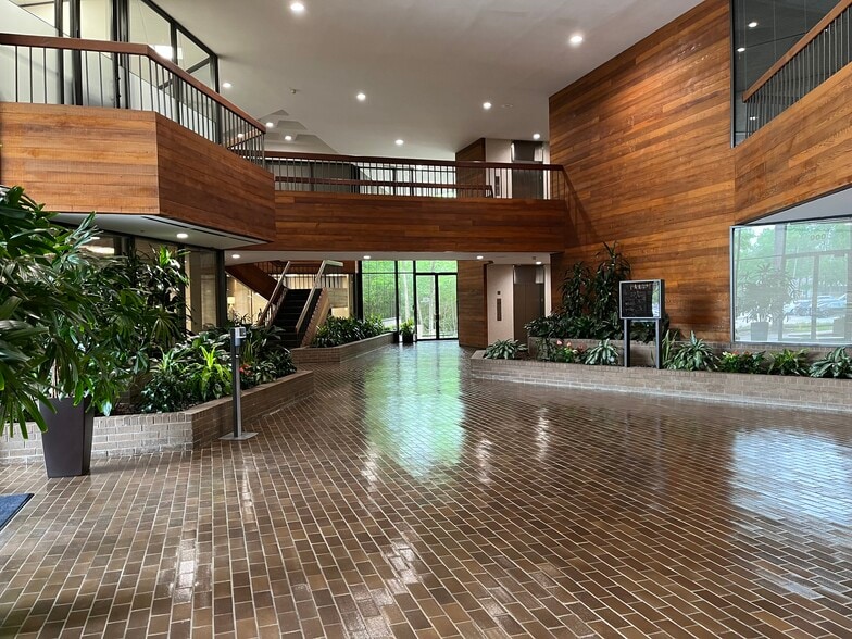 More Photos Of 900 Rockmead Dr, Kingwood Office For Lease