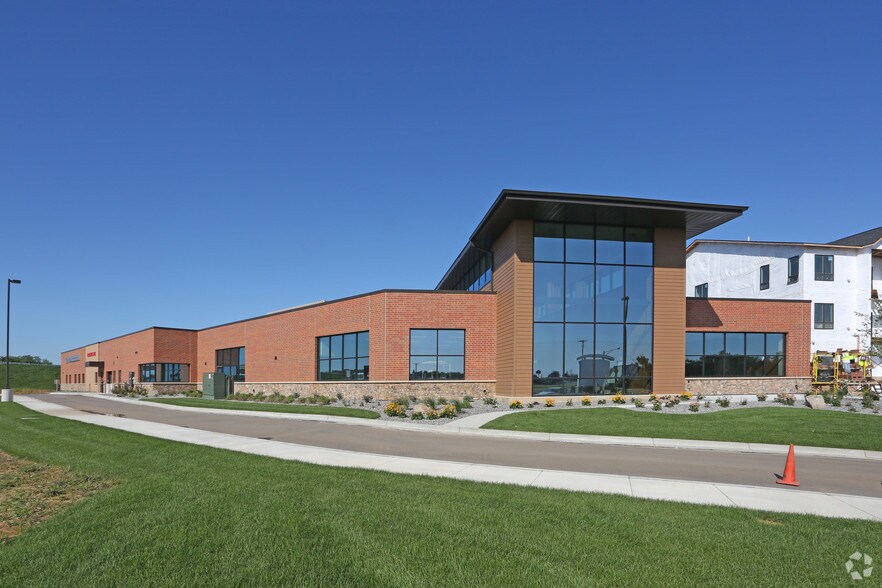 More Photos Of 165 Commerce Dr E, Belle Plaine General Retail For Lease