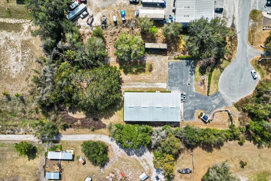 More Photos Of 118 Weber Ave, Leesburg Industrial For Sale