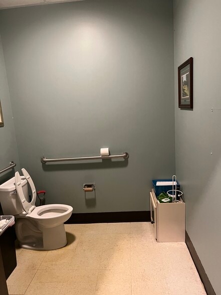 More Photos Of 547 Long Point Rd, Mount Pleasant Flex For Lease