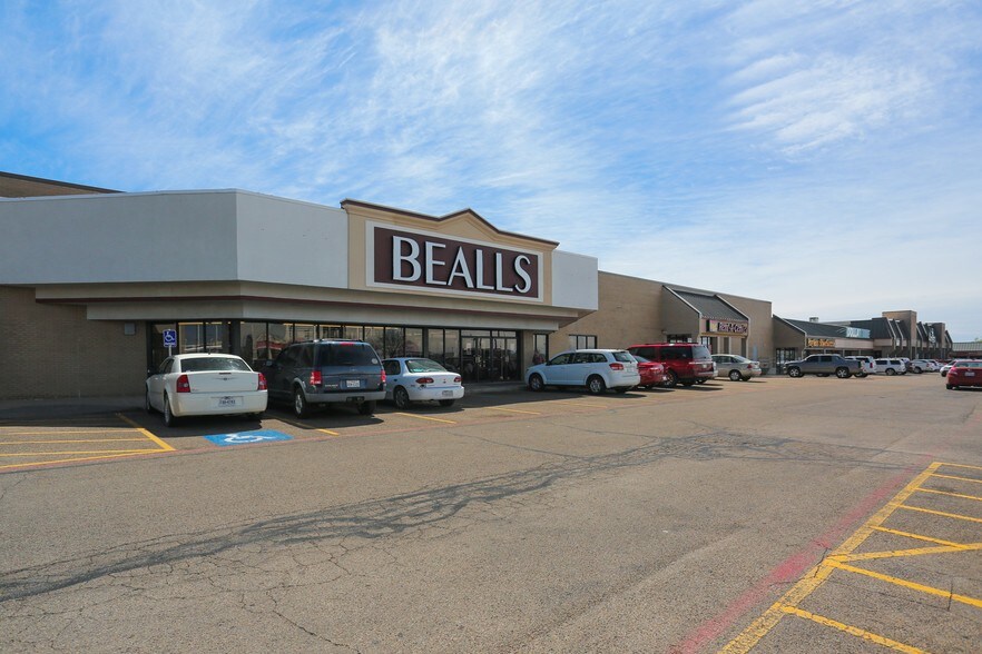 More Photos Of 3300-3510 E Interstate 40, Amarillo Storefront For Lease