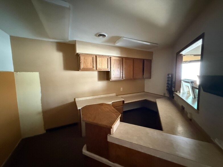 More Photos Of 58 Racine St, Menasha Office For Sale