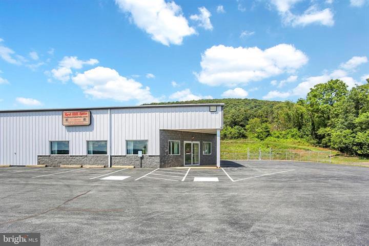 More Photos Of 57 W Shortcut Rd, Newport Showroom For Sale