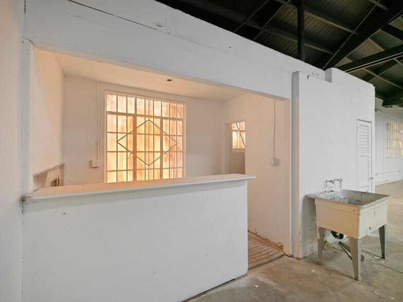 More Photos Of 2215 Randolph St, Huntington Park Manufacturing For Sale