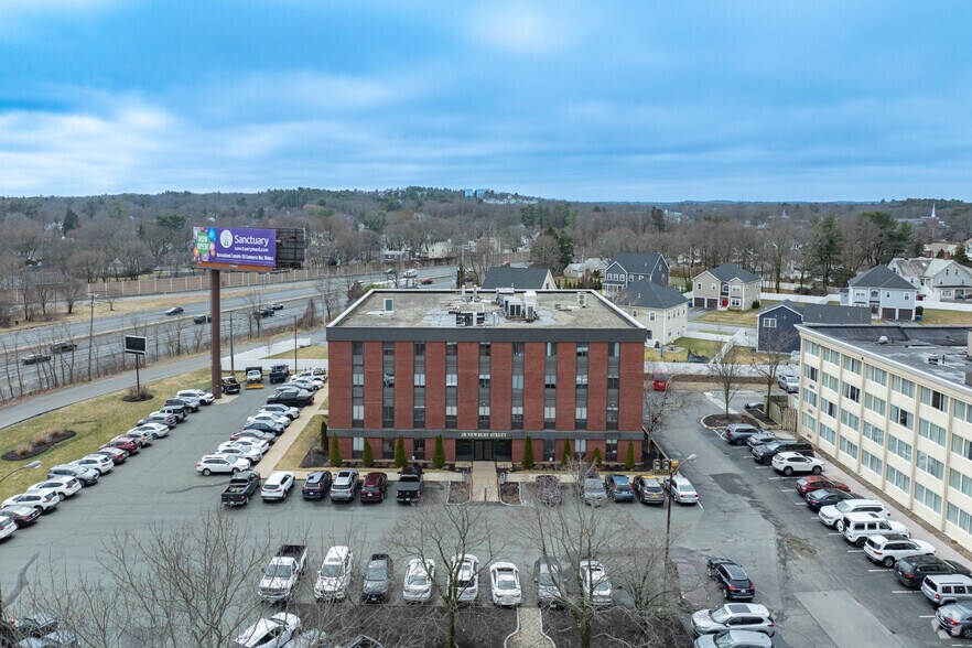 More Photos Of 1R Newbury St, Peabody Loft Creative Space For Lease
