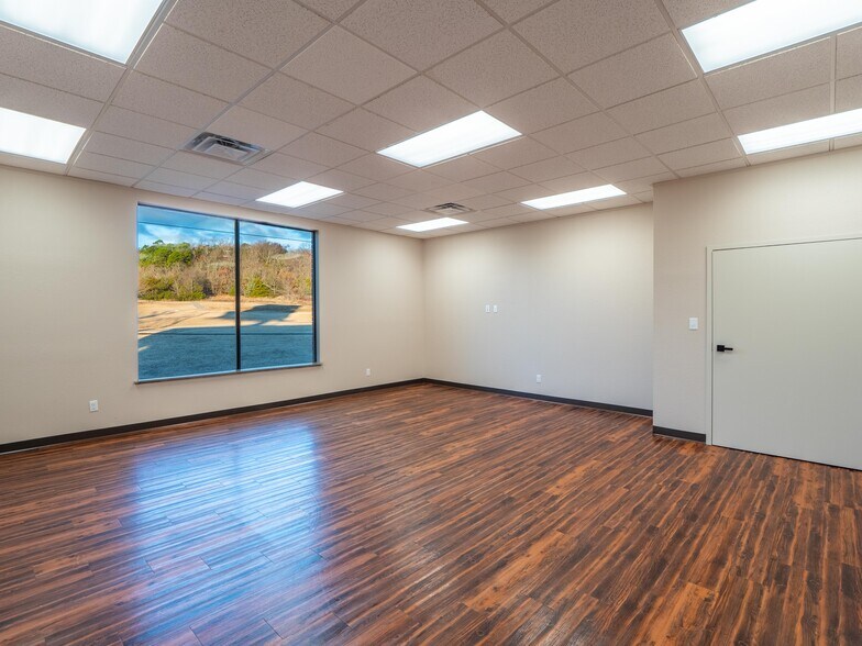 More Photos Of 721 S George Nigh Expy, Mcalester Office For Sale