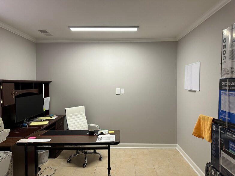 Primary Photo Of 1027 S Yates Rd, Memphis Office For Lease