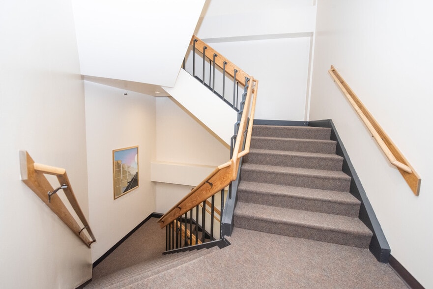 More Photos Of 201 E 56th Ave, Anchorage Office For Sale