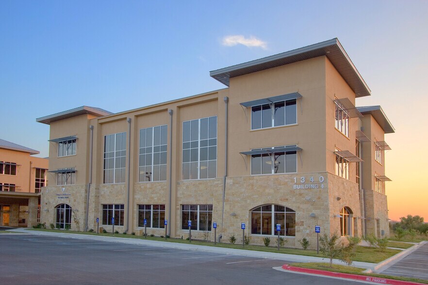 More Photos Of 1340 Wonder World Dr, San Marcos Medical For Lease