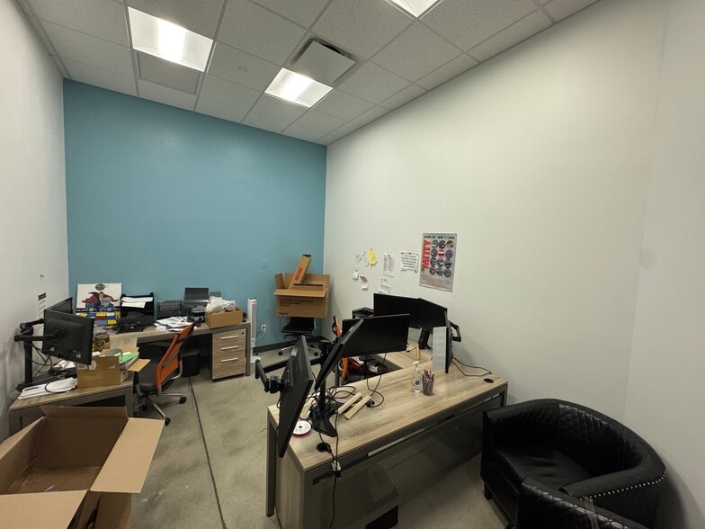 More Photos Of 1455 Rail Head Blvd, Naples Warehouse For Lease