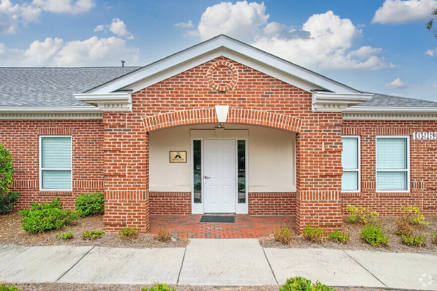 More Photos Of 10965 Winds Crossing Dr, Charlotte Medical For Sale