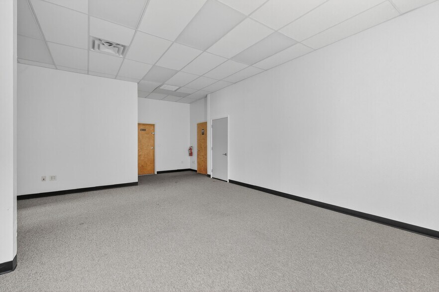 More Photos Of 300 Richey Rd, Leesburg Warehouse For Sale