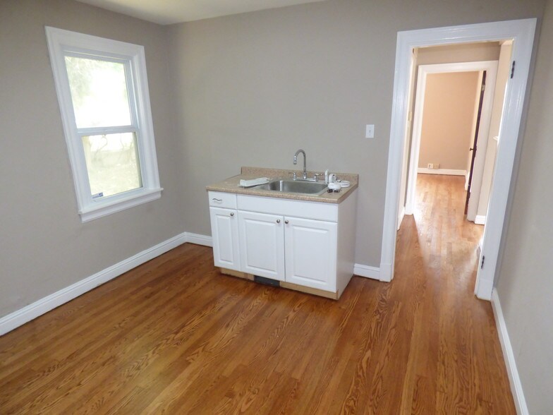 More Photos Of 8135 Manchester Rd, Saint Louis Office Residential For Sale