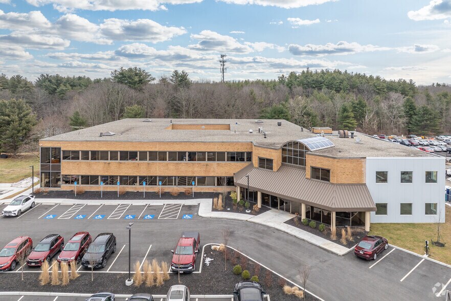 More Photos Of 580 Main St, Bolton Office For Sale