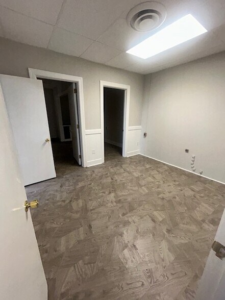More Photos Of 424 N Chestnut St, Lumberton Office For Lease