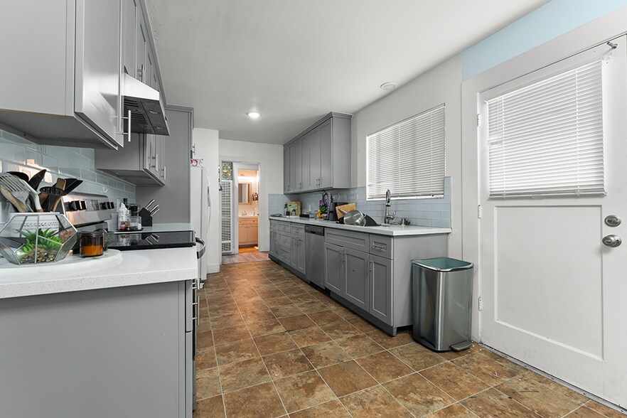 More Photos Of 2100 Sahara Way, Santa Clara Apartments For Sale