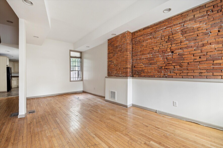 More Photos Of 1632 N Willington St, Philadelphia Office Residential For Lease